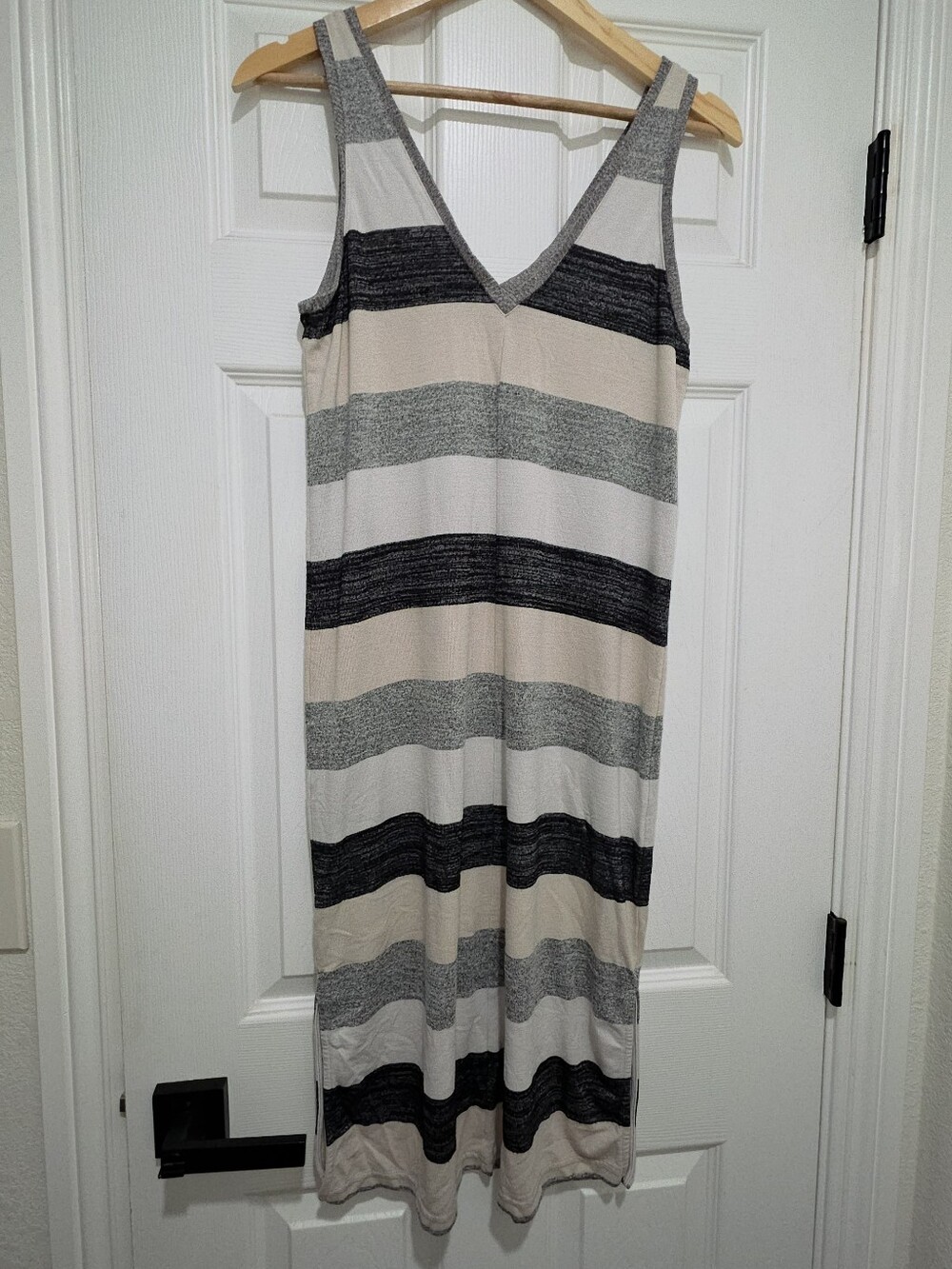 GAP Sleeveless Women's V-Neck Striped Maxi Dress - Neutral Stripe, Medium